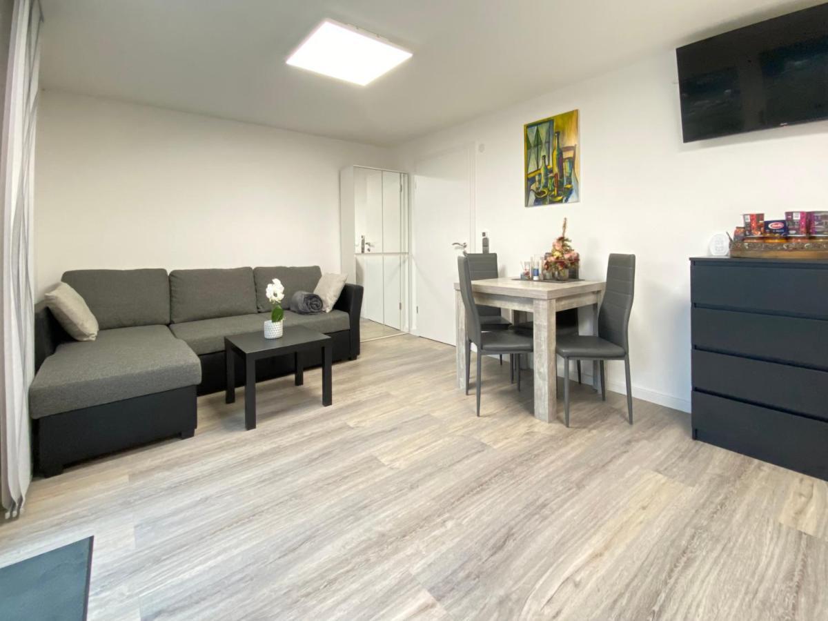 1,5 Zimmer Apartment In S-Bahn Naehe, 35 Qm, Max 4 Pers, Zentral, Private Terasse, Internet 250 Mbit Gaertringen Bagian luar foto